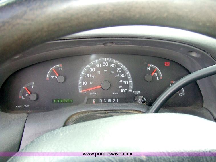 image for item 7112 1999 Ford F250 XL pickup truck