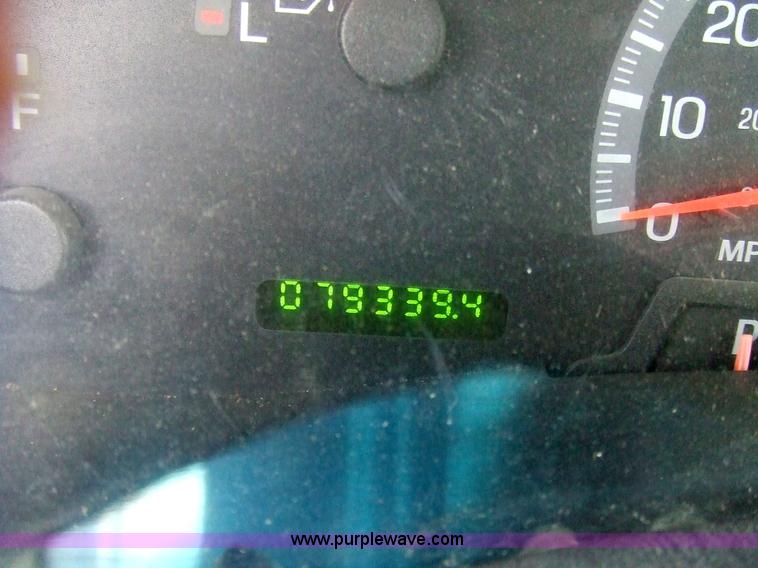 image for item 7112 1999 Ford F250 XL pickup truck