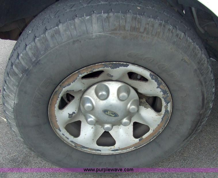 image for item 7112 1999 Ford F250 XL pickup truck