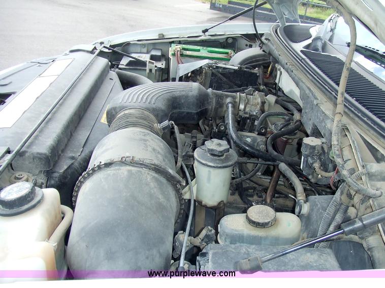 image for item 7112 1999 Ford F250 XL pickup truck