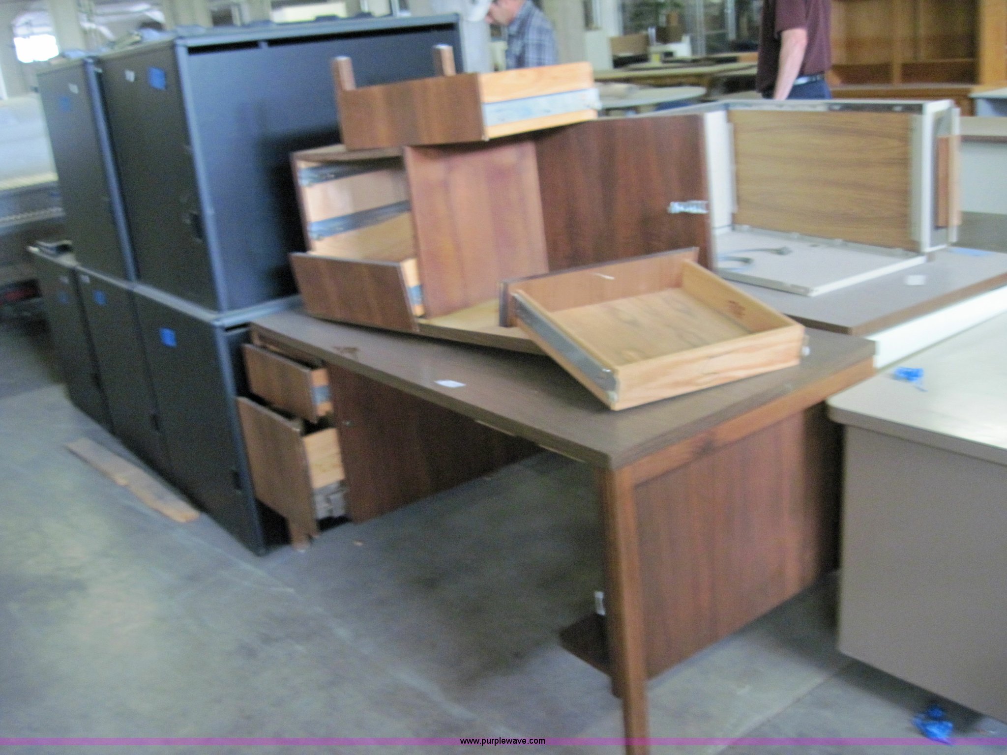 Assorted office furniture in Wichita, KS Item 7232 sold Purple Wave