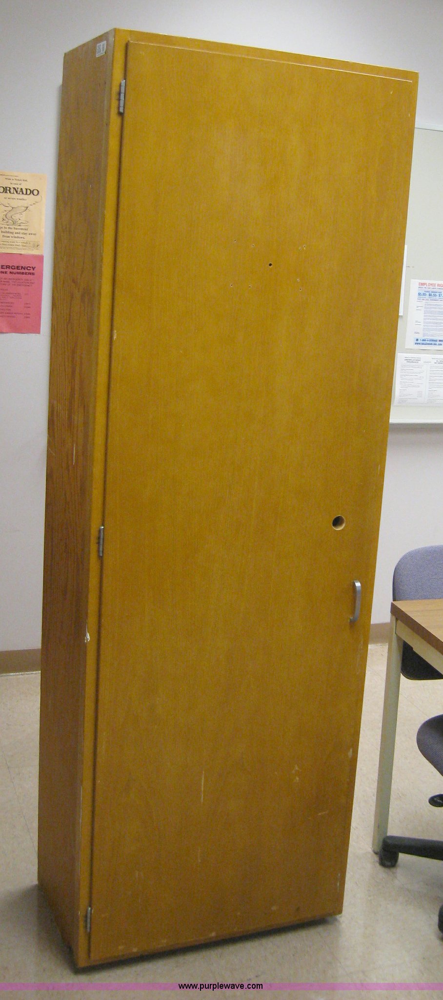 Assorted office furniture in Manhattan, KS Item 9876 sold Purple Wave