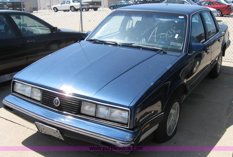 image for item 2155 1989 Pontiac 6000 LE