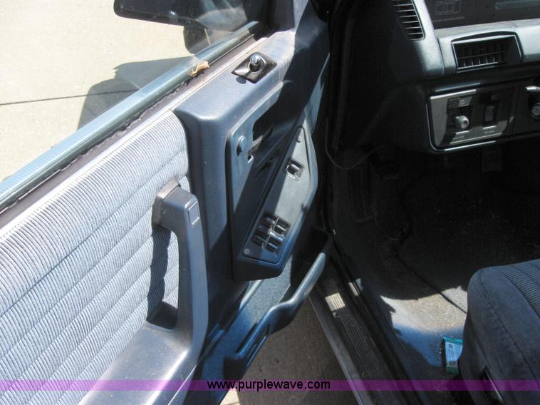 image for item 2155 1989 Pontiac 6000 LE