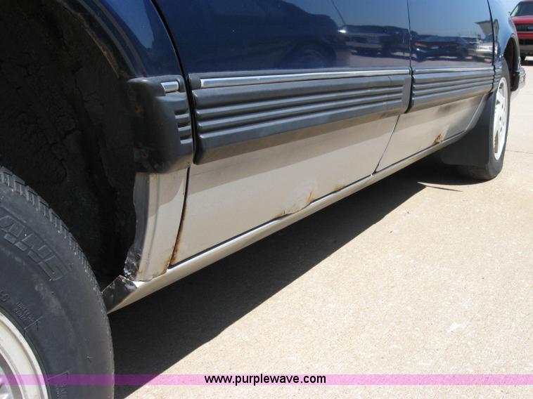 image for item 2155 1989 Pontiac 6000 LE