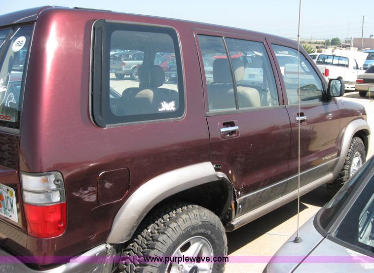 image for item 2157 2001 Isuzu Trooper S