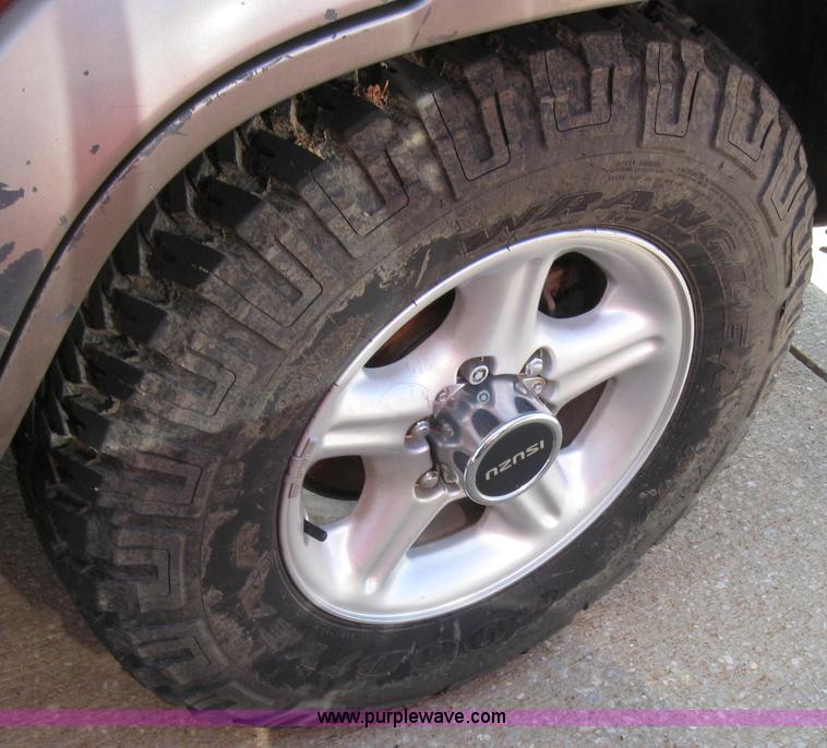 image for item 2157 2001 Isuzu Trooper S