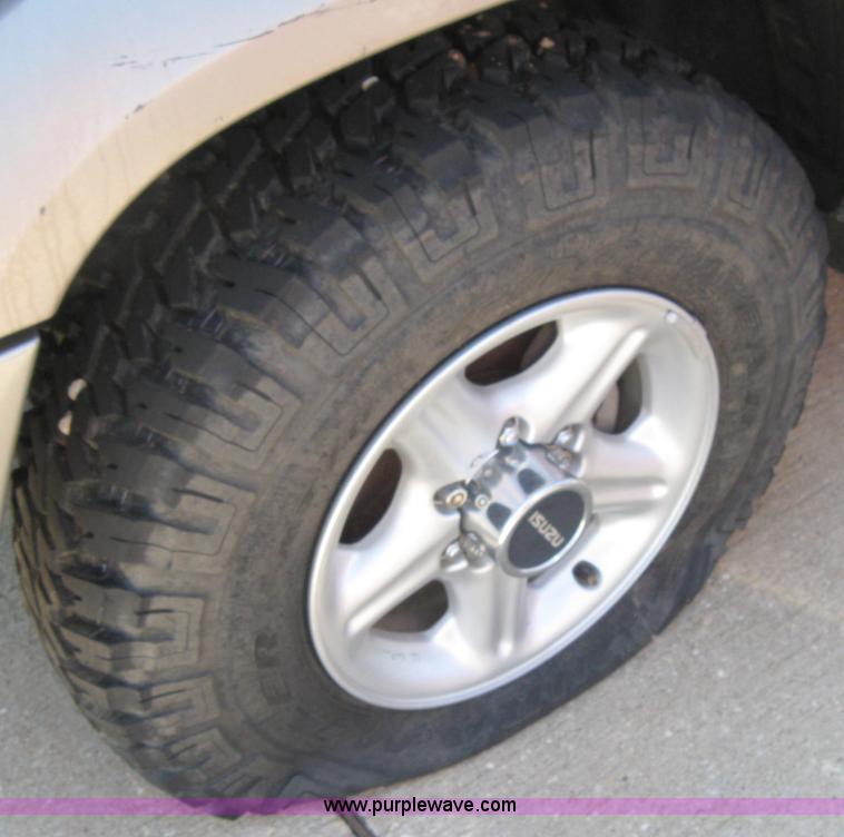 image for item 2157 2001 Isuzu Trooper S