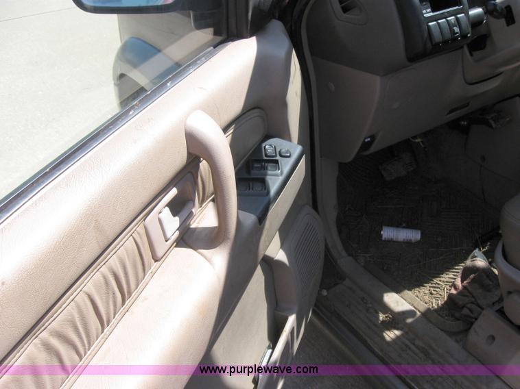 image for item 2157 2001 Isuzu Trooper S