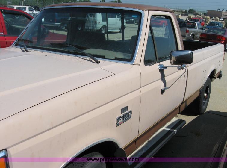 image for item 2160 1987 Ford F150 XLT Lariat