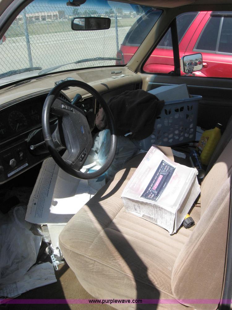 image for item 2160 1987 Ford F150 XLT Lariat