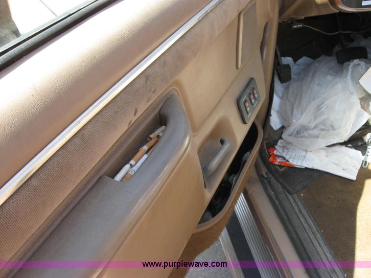 image for item 2160 1987 Ford F150 XLT Lariat