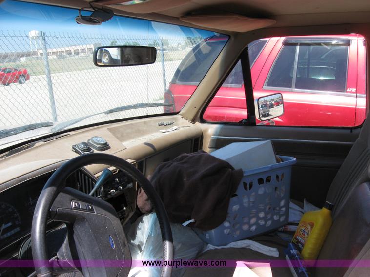 image for item 2160 1987 Ford F150 XLT Lariat