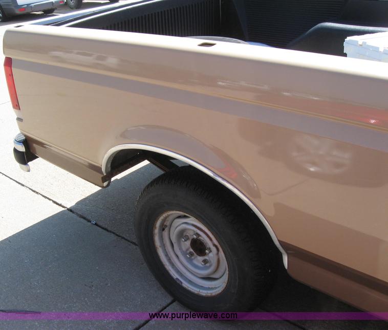 image for item 2160 1987 Ford F150 XLT Lariat