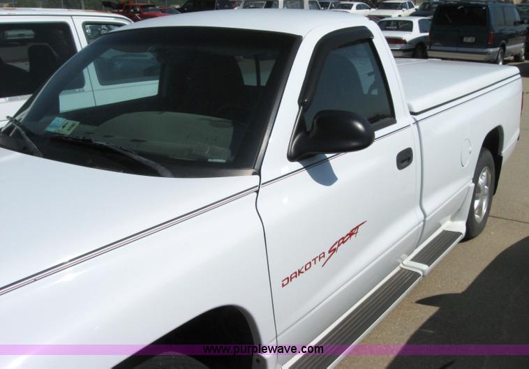 image for item 2163 1997 Dodge Dakota Sport