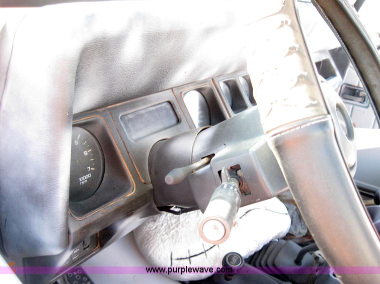 image for item 2172 1995 Jeep Wrangler