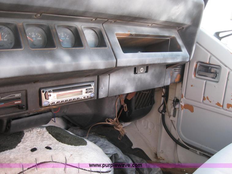 image for item 2172 1995 Jeep Wrangler