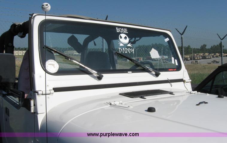 image for item 2172 1995 Jeep Wrangler