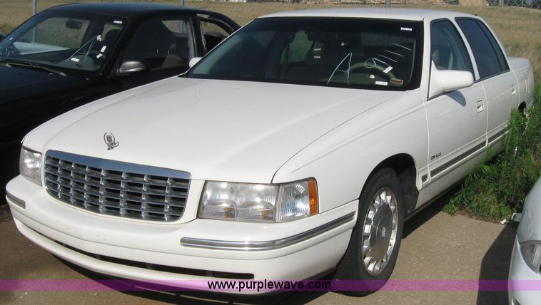 image for item 2175 1999 Cadillac DeVille