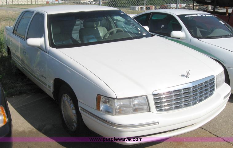 image for item 2175 1999 Cadillac DeVille