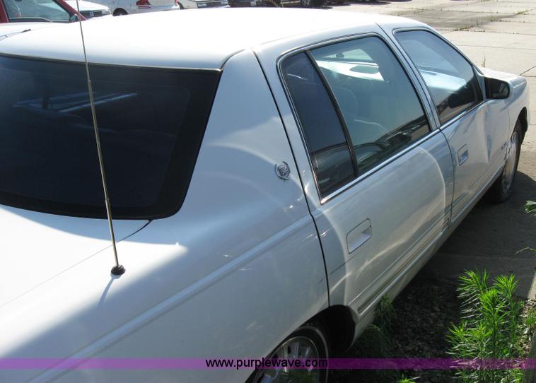 image for item 2175 1999 Cadillac DeVille