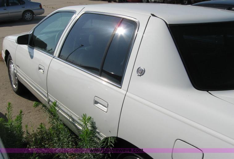 image for item 2175 1999 Cadillac DeVille