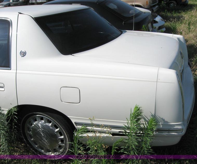 image for item 2175 1999 Cadillac DeVille