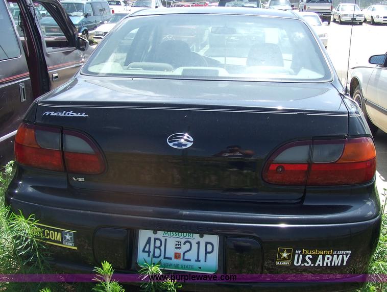image for item 2180 2001 Chevroelt Malibu