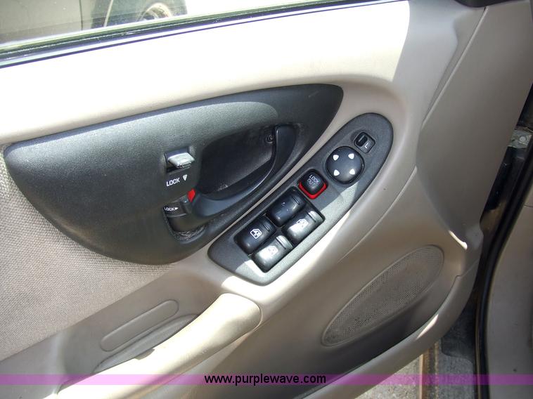 image for item 2180 2001 Chevroelt Malibu