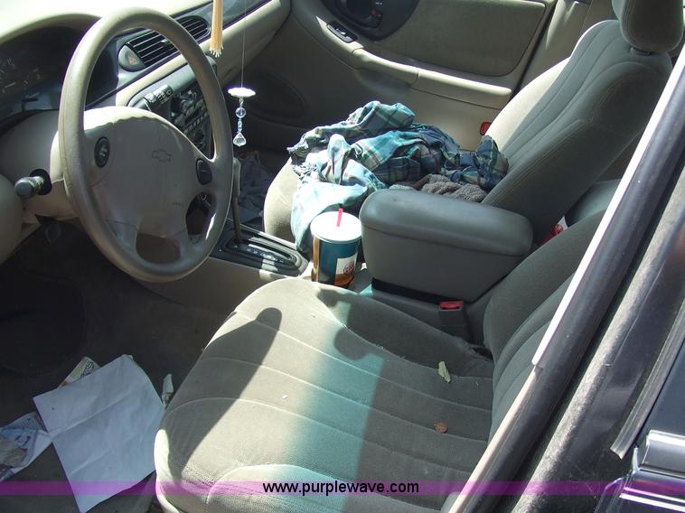 image for item 2180 2001 Chevroelt Malibu