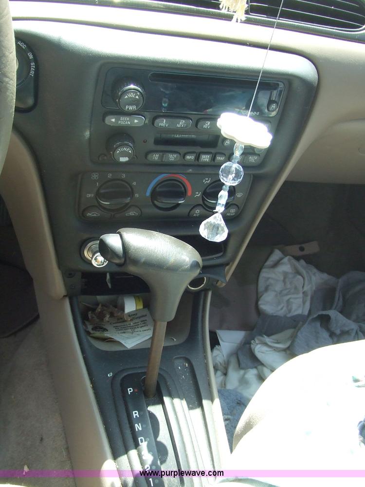 image for item 2180 2001 Chevroelt Malibu