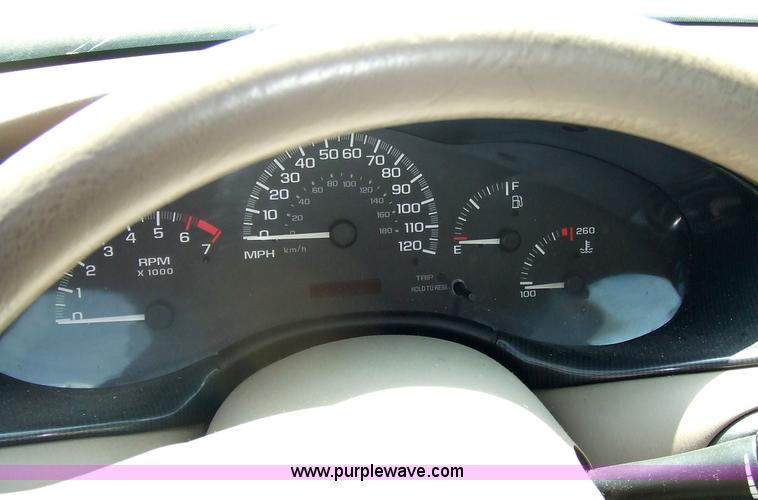 image for item 2180 2001 Chevroelt Malibu