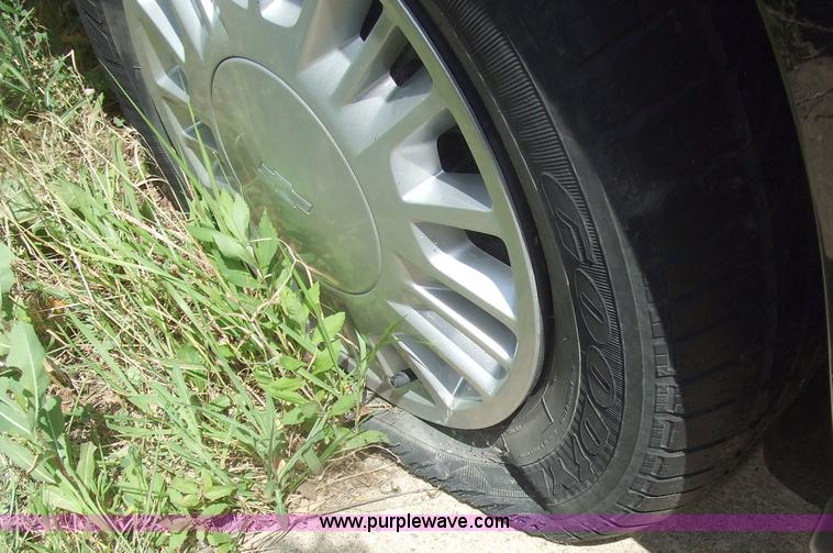 image for item 2180 2001 Chevroelt Malibu