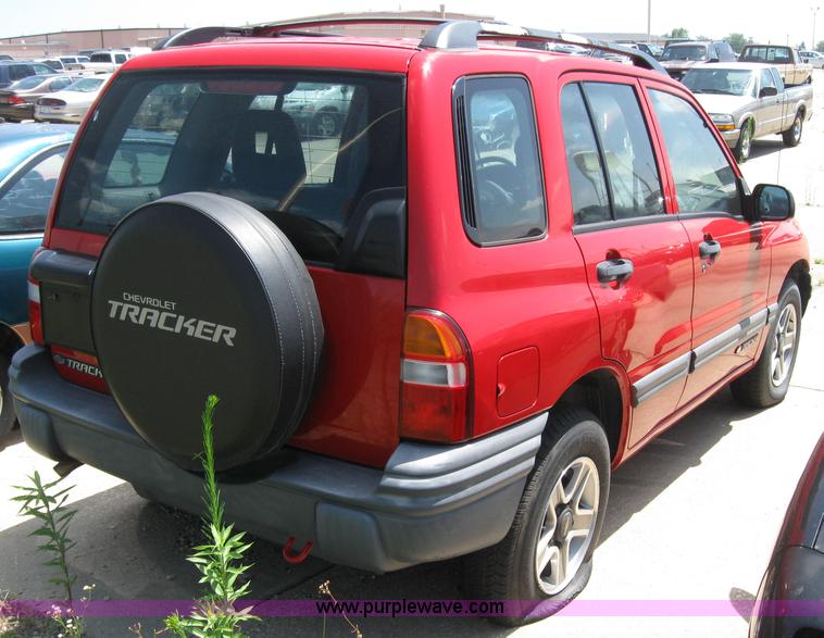 image for item 2185 2002 Chevrolet Tracker
