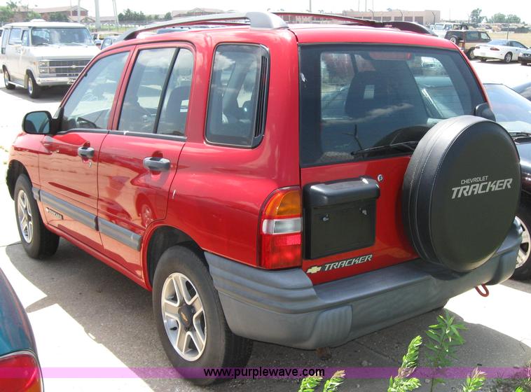 image for item 2185 2002 Chevrolet Tracker
