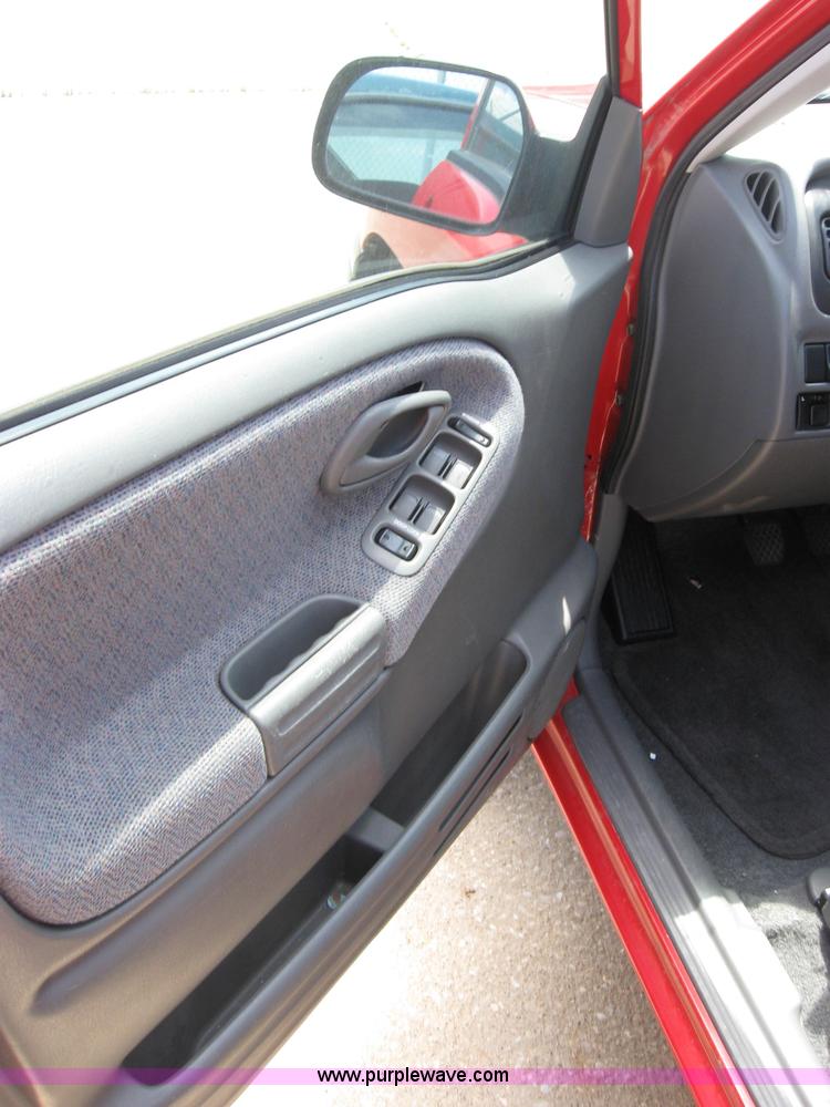 image for item 2185 2002 Chevrolet Tracker