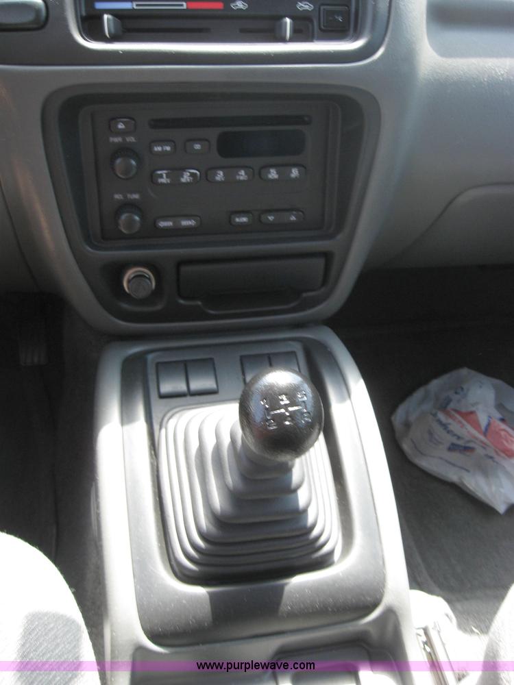 image for item 2185 2002 Chevrolet Tracker