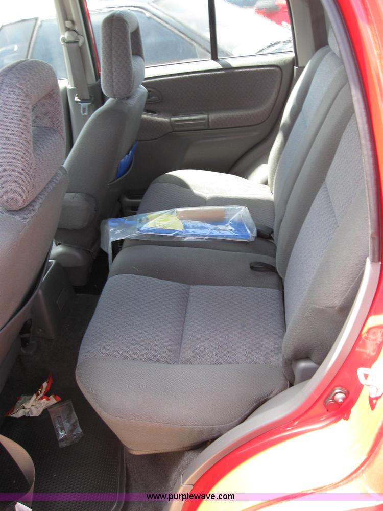 image for item 2185 2002 Chevrolet Tracker