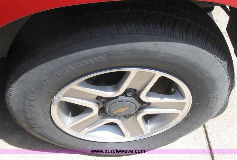 image for item 2185 2002 Chevrolet Tracker