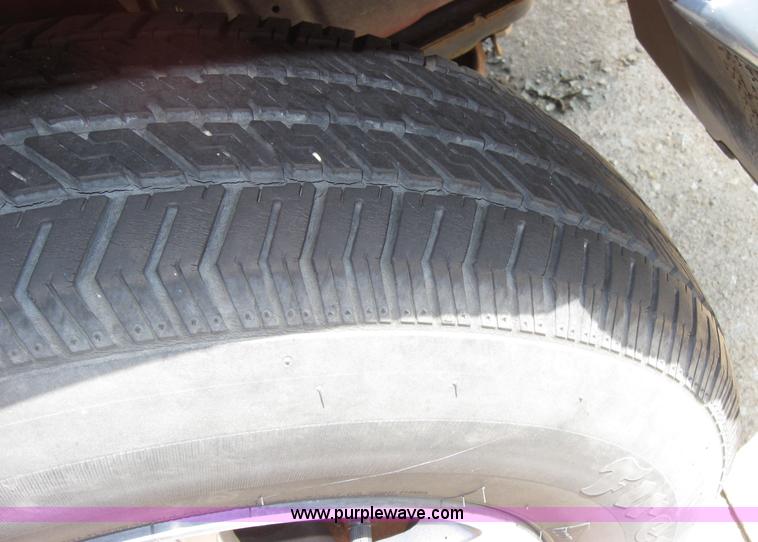 image for item 2185 2002 Chevrolet Tracker