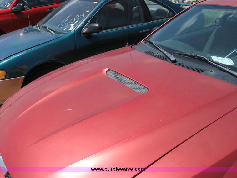 image for item 2187 2000 Ford Mustang