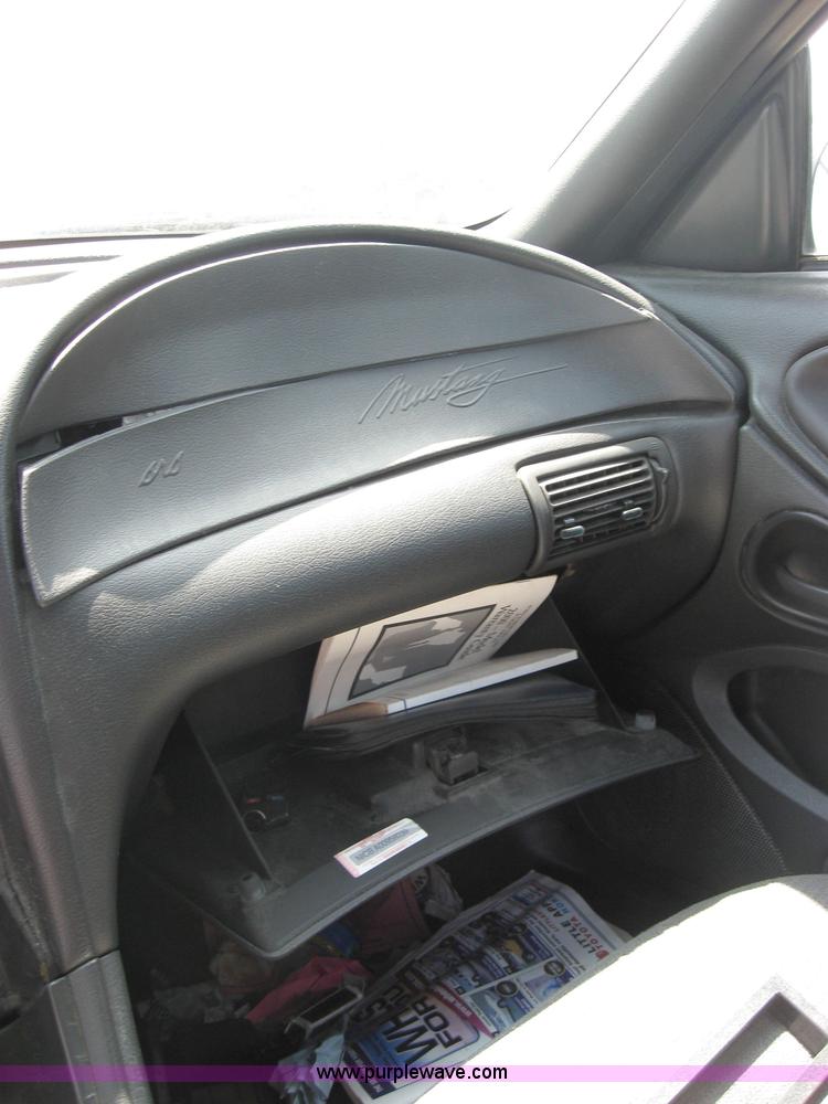 image for item 2187 2000 Ford Mustang