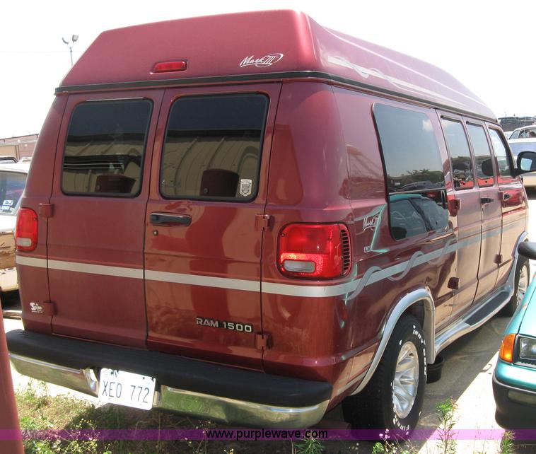 image for item 2196 1998 Dodge Ram Van B1500