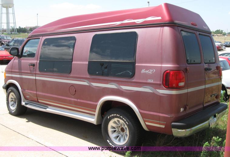 image for item 2196 1998 Dodge Ram Van B1500