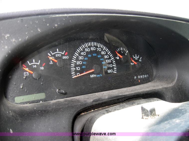 image for item 2196 1998 Dodge Ram Van B1500