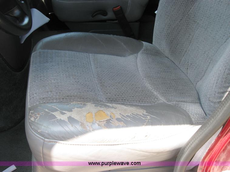 image for item 2196 1998 Dodge Ram Van B1500