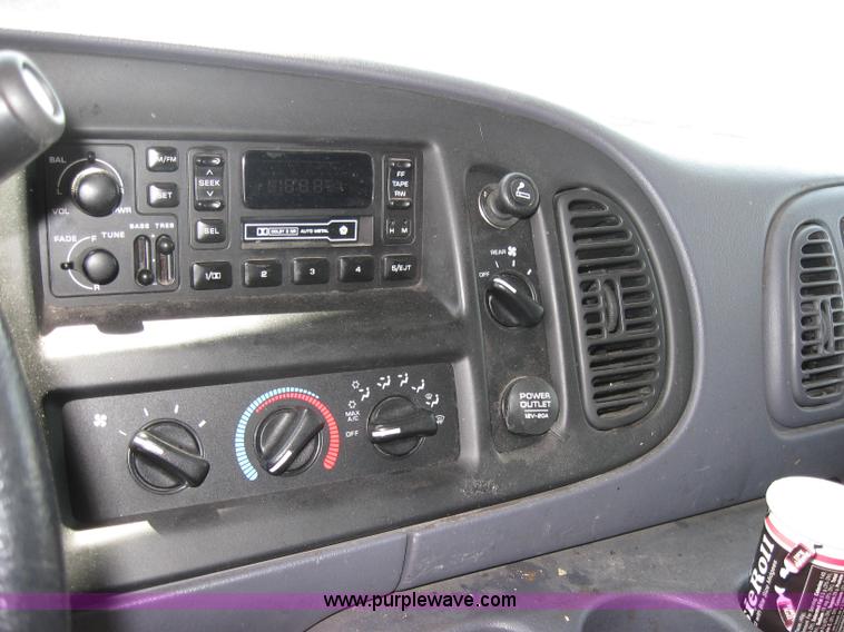 image for item 2196 1998 Dodge Ram Van B1500