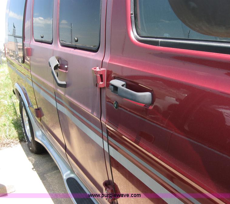 image for item 2196 1998 Dodge Ram Van B1500
