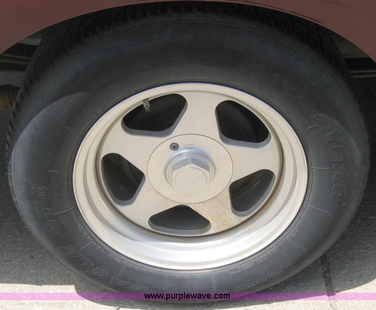 image for item 2199 1997 Ford F150 XLT