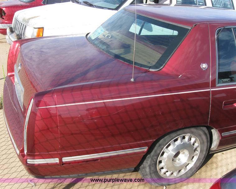 image for item 2210 1998 Cadillac Deville